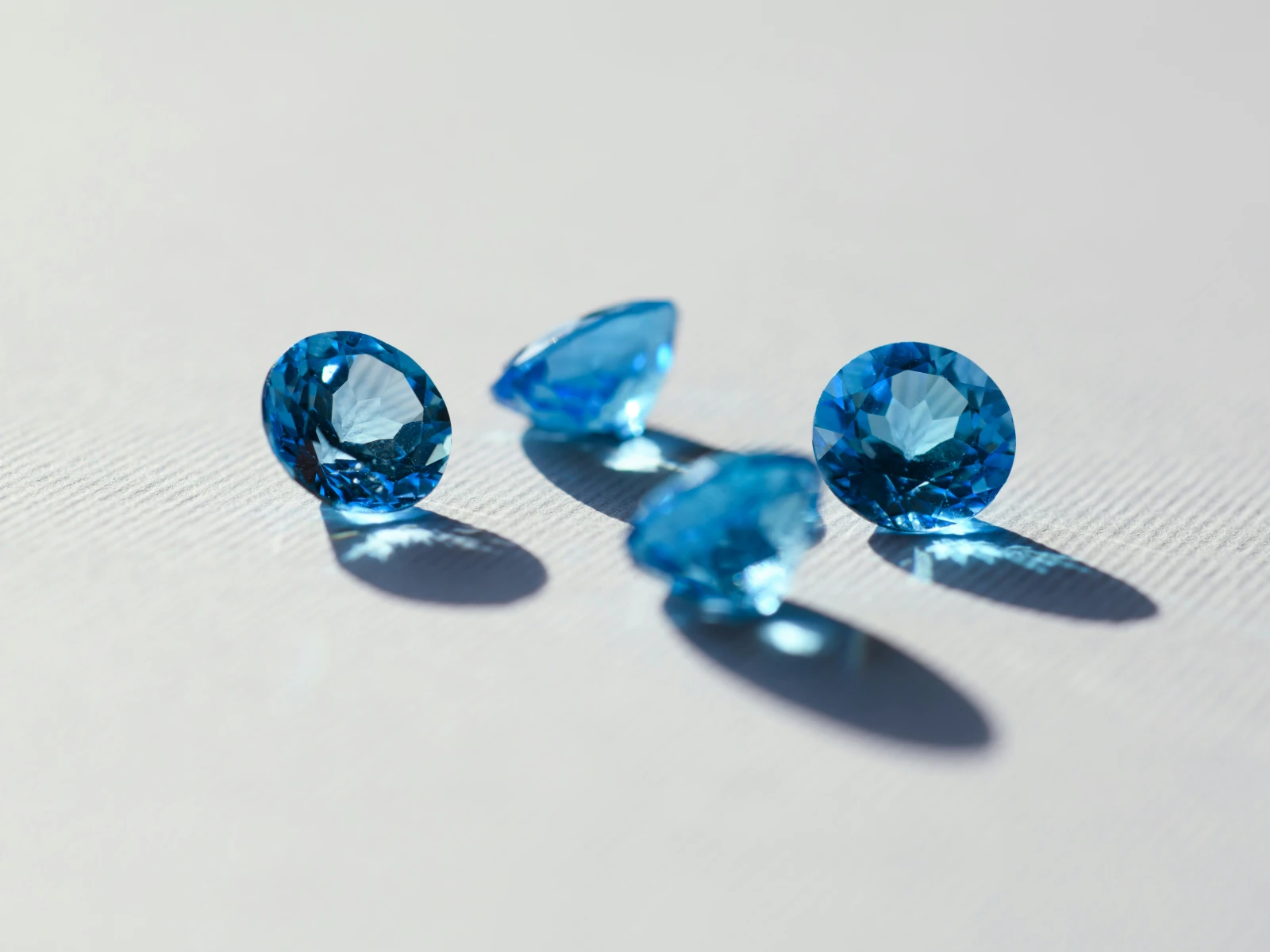 The Digital Handshake: How to Safely Buy Gemstones Online in 2026