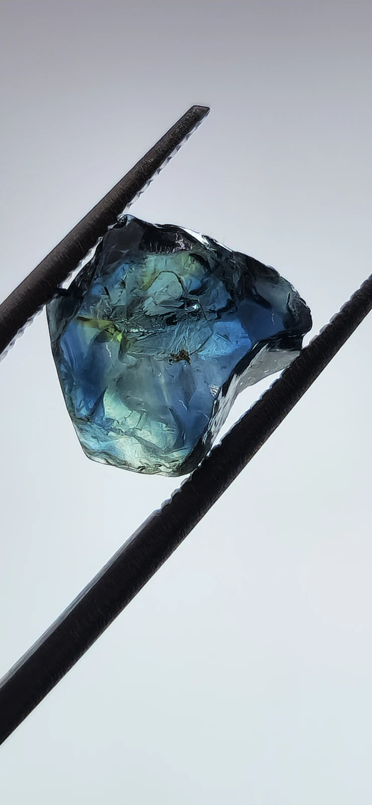 3.61 carat Natural Teal Blue Sapphire Facet Quality Rough with Eye Clean Clarity from Nigeria — view 3