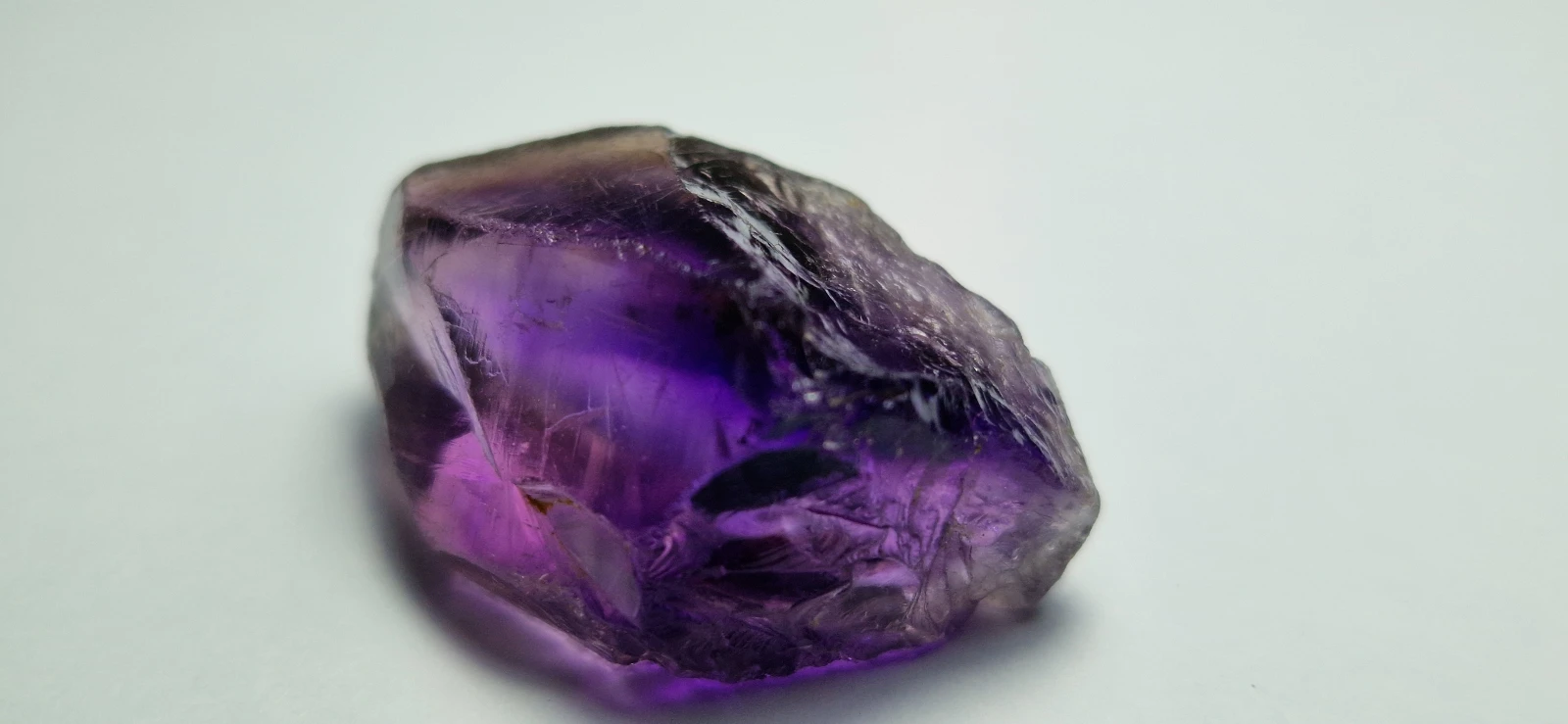 Rough Amethyst loose gemstone from Nigeria — view 3